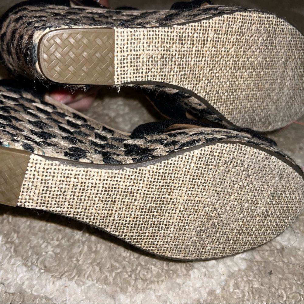 Tom’s sandals size 6.5 - Picture 5 of 5